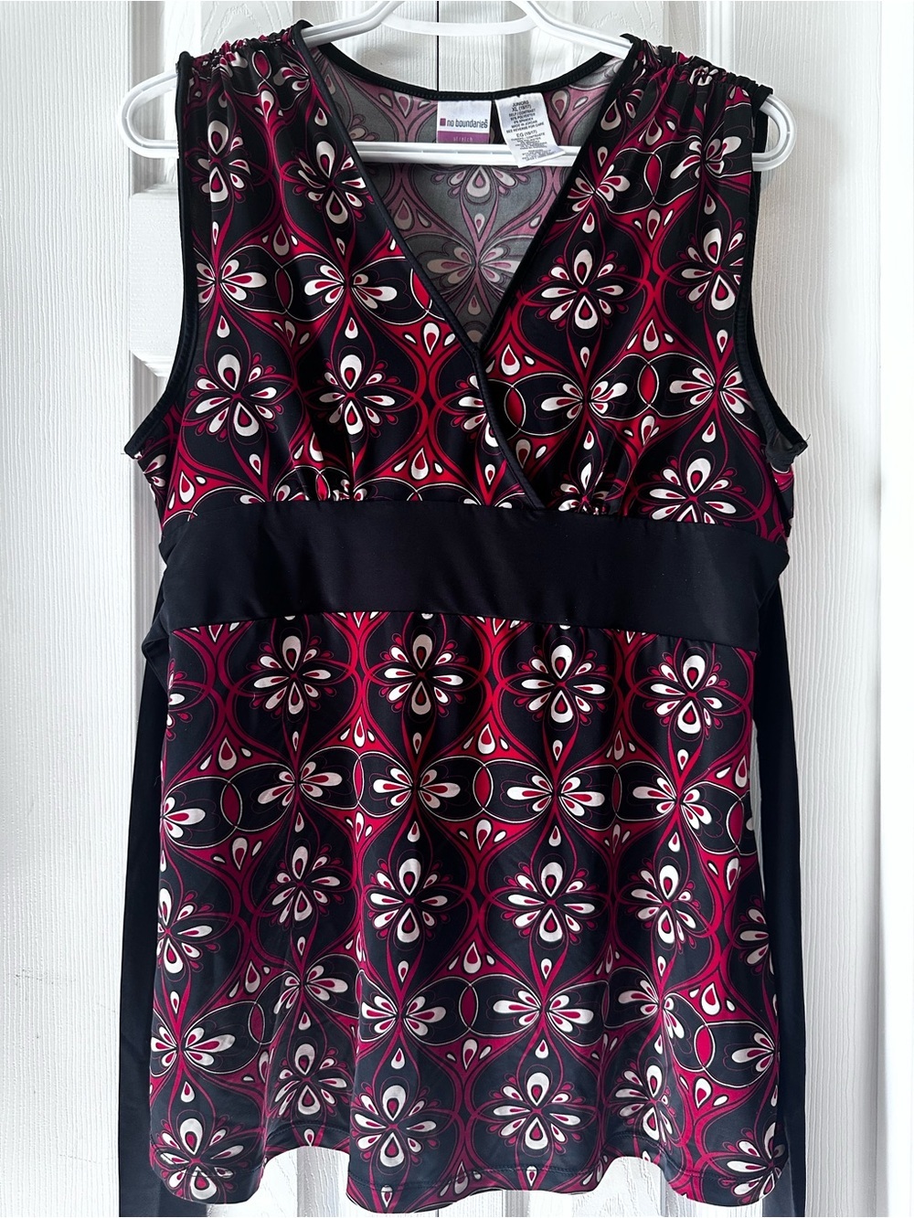 No Boundaries Black & Burgundy Patterned V-Neck Camisole #2